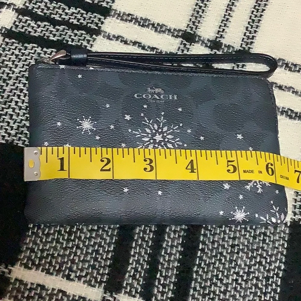 Coach signature corner zip snowflake pattern wallet - Picture 5 of 6
